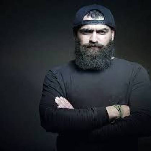 معین زد هیشکی مثل تو حال منو نمیدونه احوالمو